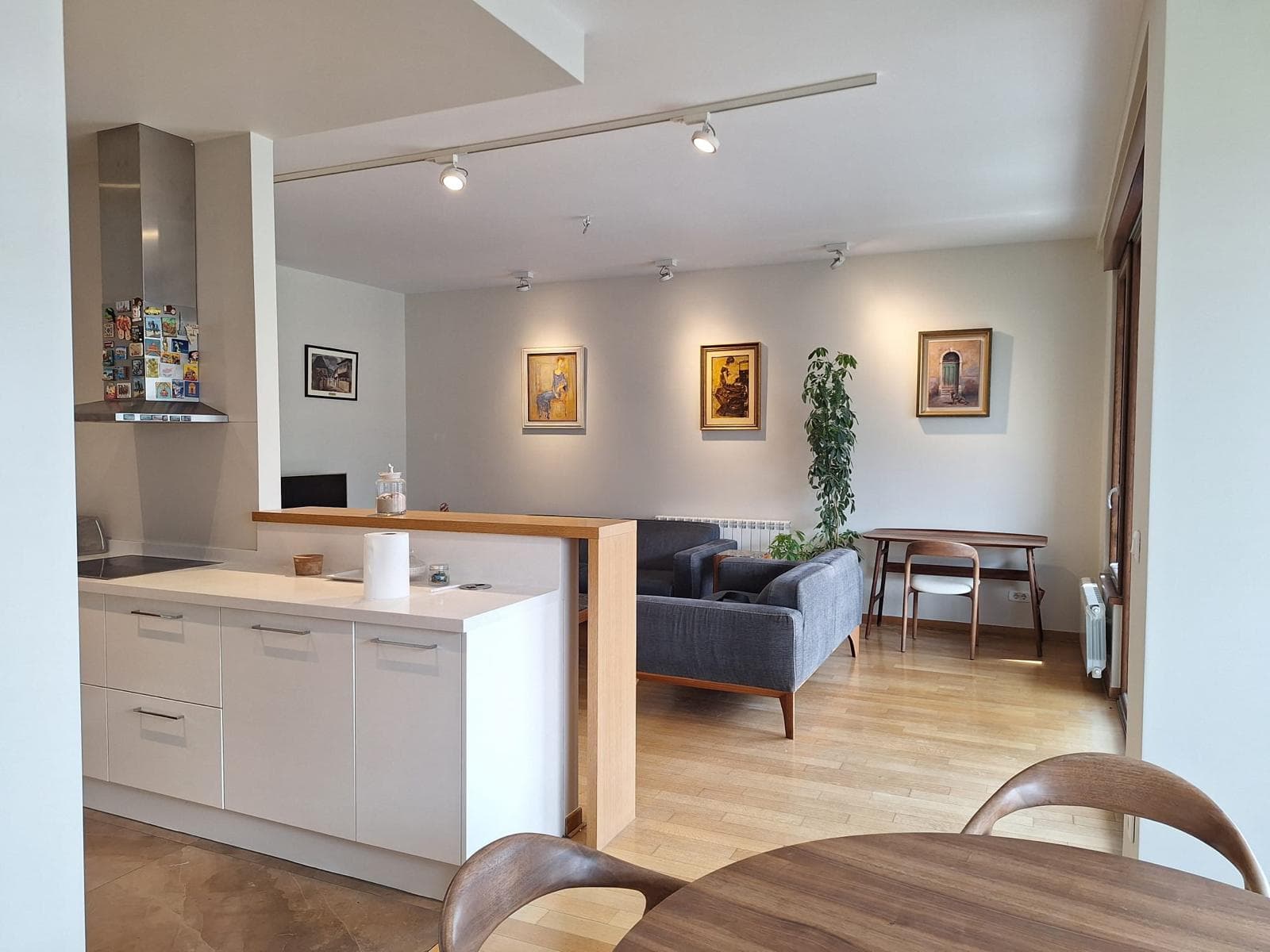 Momo Kapora Suite — 11