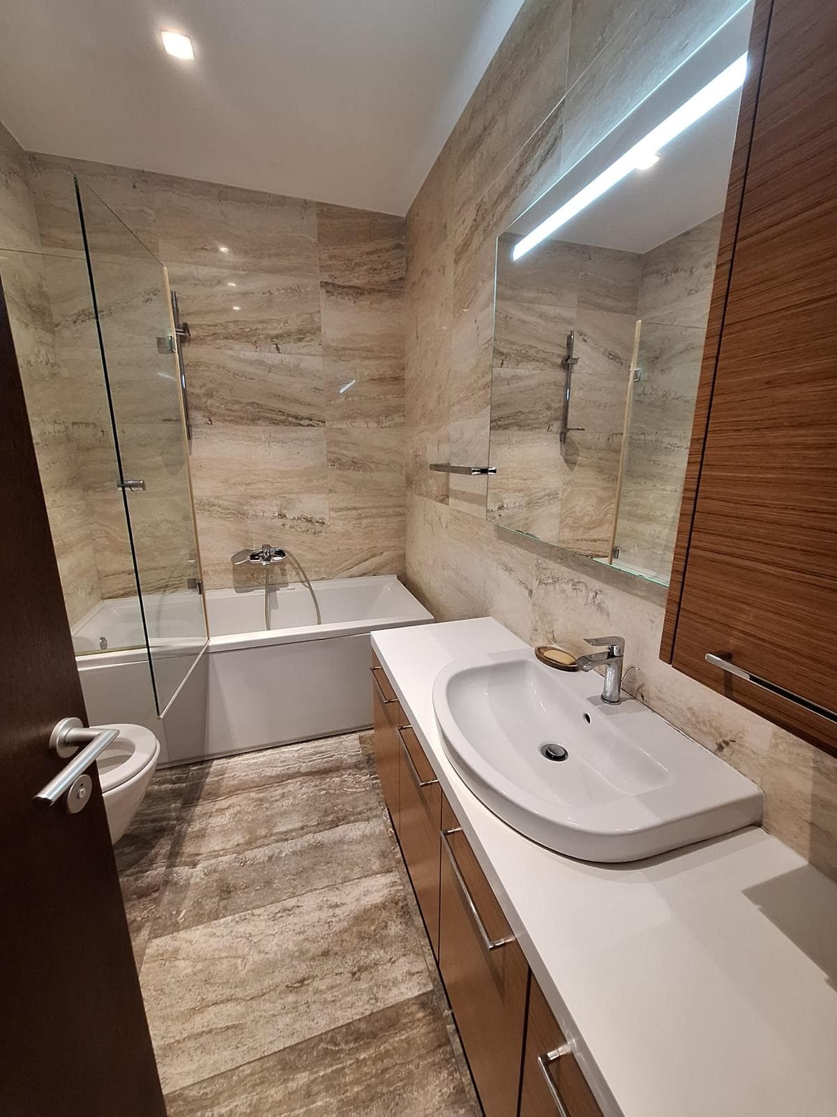 Momo Kapora Suite — 12